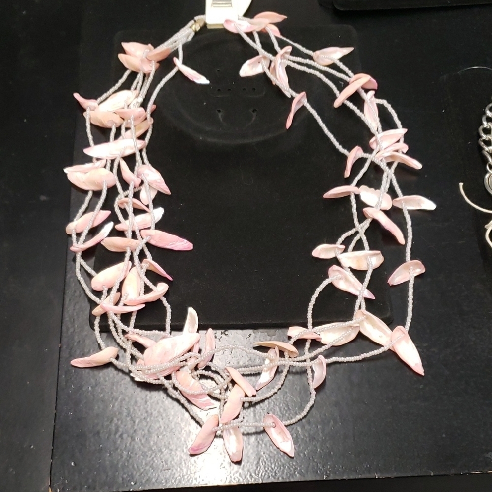 Beachy Pink Shell Necklace - Picture 2 of 3